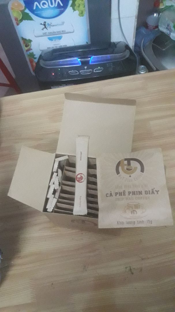 Tiki giao hàng nhanh, đóng gói gọn gàng, mẫu mã hộp đẹp đúng sản phẩm như hình. Đã uống cà phê đậm chất mộc hương vị thiên nhiên. 
Rất hài lòng với sản phẩm.
Cảm ơn Tiki cùng shop M&T fine coffee.