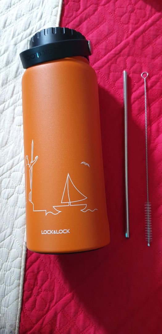 Thiết kế đẹp , có nắp lọc trà tiện dụng , có ống hút , ống cọ rửa và phù hợp trong tầm giá