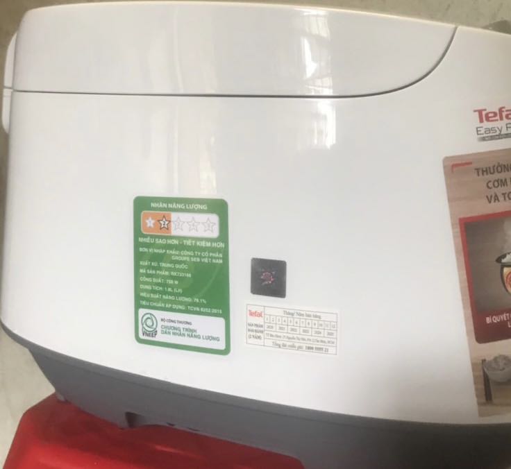 tadaaa, vậy là chiếc nồi cơm yêu thích đã ở trong tay mình rồi, cứ ngỡ dịch thế này sẽ phải đợi lâu lắm mới nhận được, nhưng không chỉ sau 4 ngày đặt hàng là mình đã được nhận rồi. Nồi cơm của hãng này cũng như chảo chống dính thì không lăn tăn gì cả, tuyệt vời.