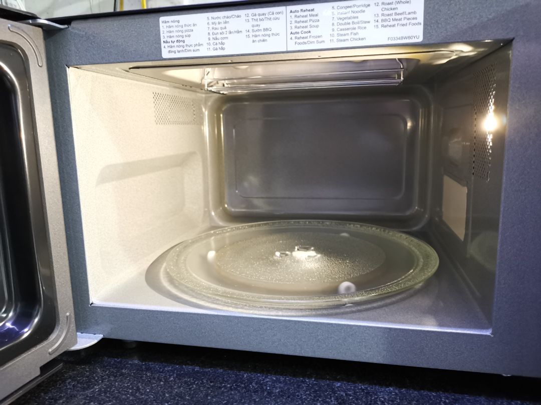 Lò giao đến nhìn ở bên ngoài đẹp hơn mong đợi. Có nhiều chức năng thú vị đang dần dần sẽ sử dụng thêm thử. Mua cho mẹ và có Tiếng Việt nên mẹ rất ưng, dễ sử dụng! Nói chung ko uổng phí khi mua lò này nha