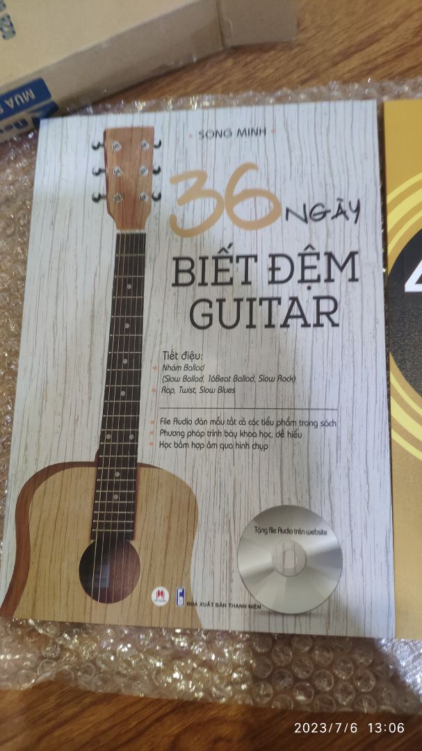 - Giao hàng cẩn thận
- Sách hơi to so vs suy nghĩ