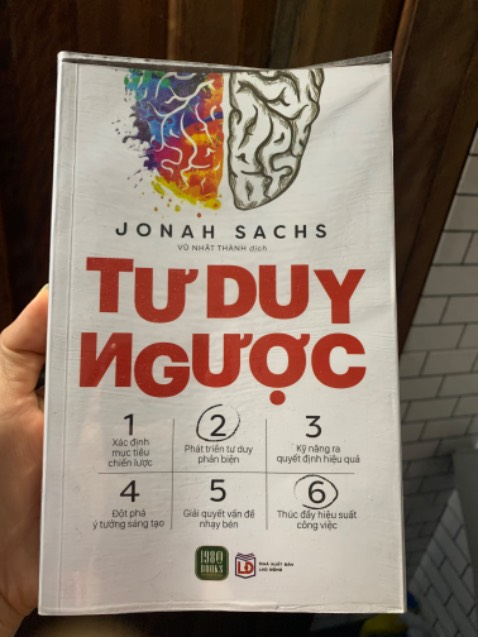 Bọc sách không vừa, dẫn đến ép bị bung, bọc không vừa với khổ bìa nên bị kéo cong