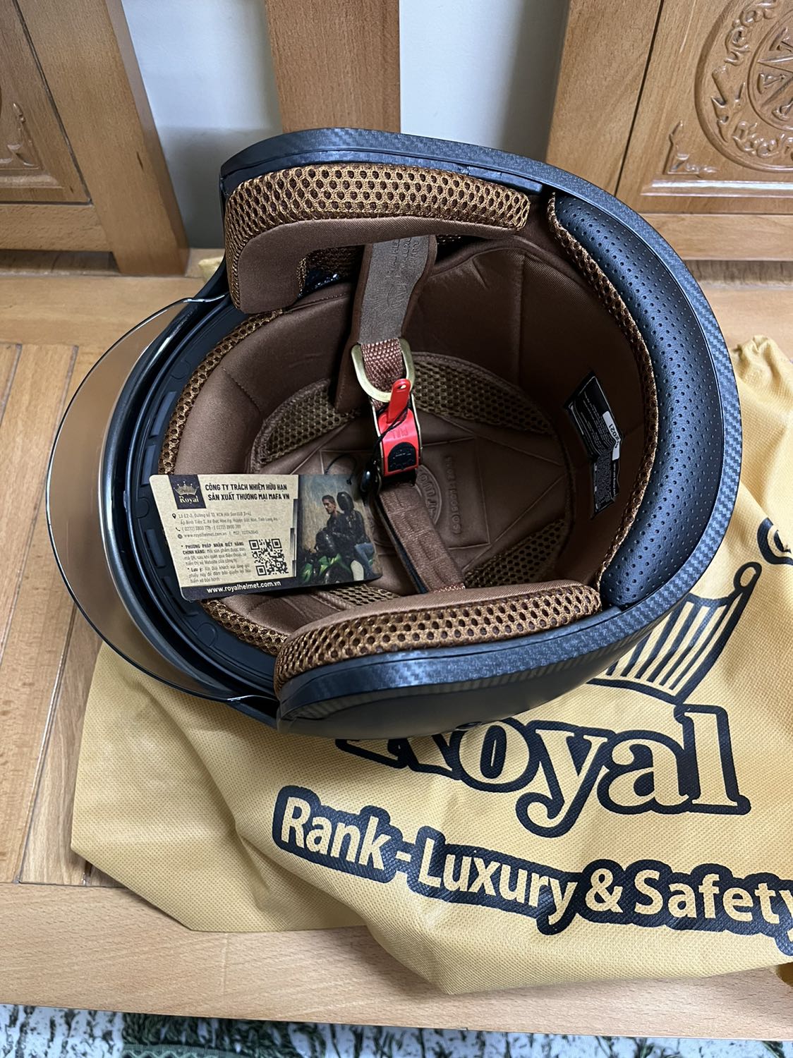 Mũ nhìn đẹp và chắc chắn hơn mình nghĩ. Màu sắc, kiểu dáng rất ưng ý. Shop đóng gói chắc chắn, cẩn thận. Mua hôm 11.11 lại còn được Tiki giảm giá nữa chứ. Rất hài lòng!