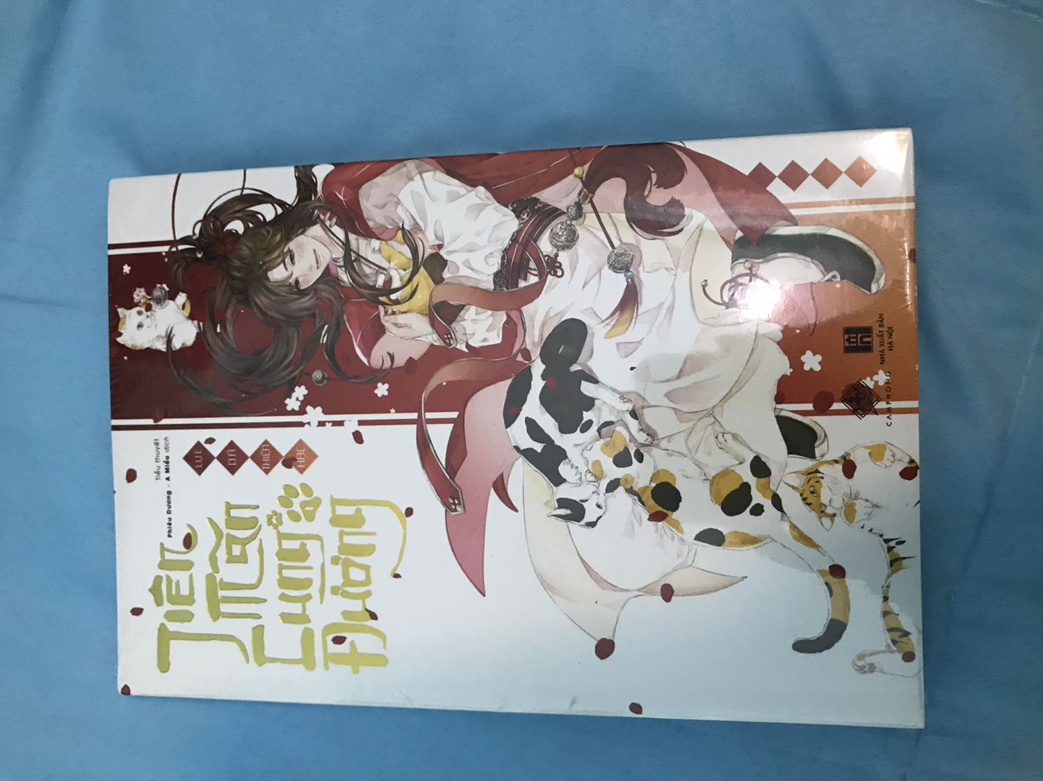 Giao hàng nhanh lắm lun! Với nội dung truyện thì hay không bàn cãi. Sách giao đến cũng không bị móp gốc. Rất vừa ý