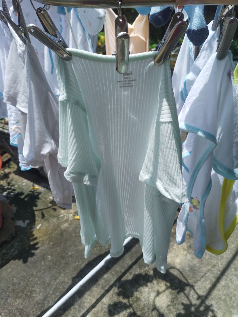 Áo đẹp, giao hàng nhanh, nhưng shop nên giảm giá thêm khi khách hàng mua nhiều bộ.