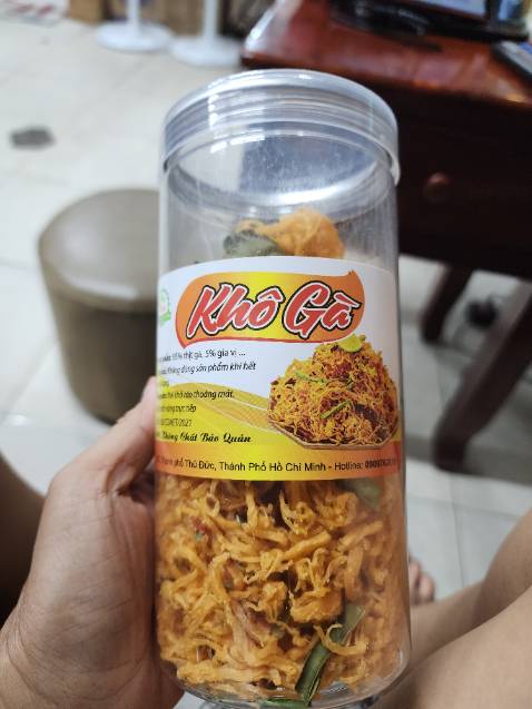 Sản phẩm không có địa chỉ sản xuất rõ ràng , không hạn sử dụng, mở hộp có mùi rất tệ.cần trả hàng