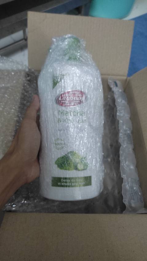 Đóng gói cẩn thận nhưng không có quà tặng kèm, nếu hết quà tặng nên đổi poster để khách biết mua sản phẩm khác.