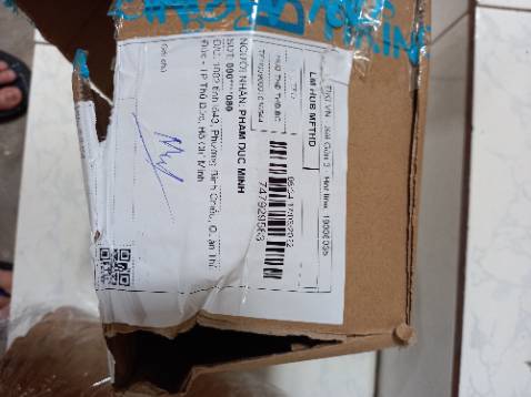 Giao hàng  bj hư.   Bể 1 chai .. 1 chai  thì nắp  bị hở.  2 chai giao như  vậy là  tệ nha shop