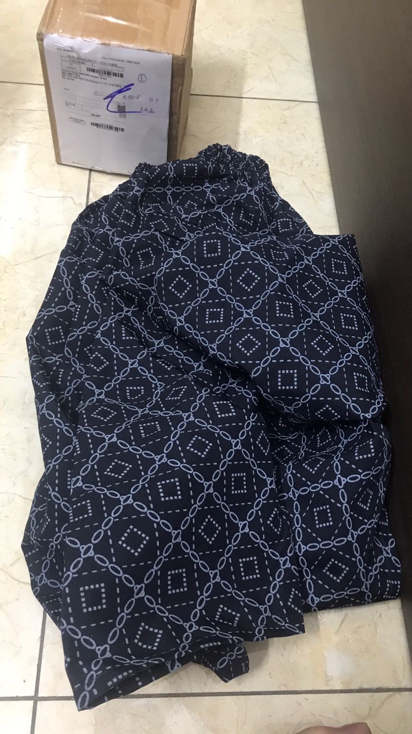 Mình đặt bộ lục giác mà shop lại ship cho cái quần đùi?! Tiki vui lòng kiểm tra lại trường hợp này, tránh việc treo đầu dê bán thịt ***, rất bực mình!