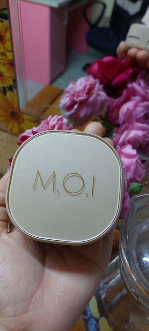 che khuyết điểm rất tốt, màu tự nhiên đúng chuẩn da vàng châu Á nên ko bị lộ. cơ mà cái lẫy hộp vừa đụng vào đã gẫy, nên giờ ko đậy kín lại đc😭