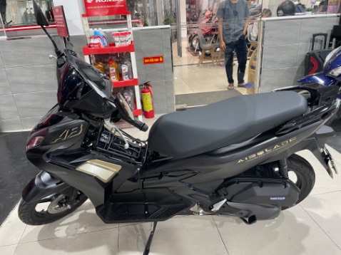 HEAD hỗ trợ tạo phiếu thanh toán qua tiki để khỏi mất phí quẹt thẻ ở máy Mpos. Còn được chuyển đổi trả góp. Rinh ngay AB125 đen nhám về nhà quá xá đẹp.  Mua xe online quá tiện, lại rẻ. Nên mua nha mọi người