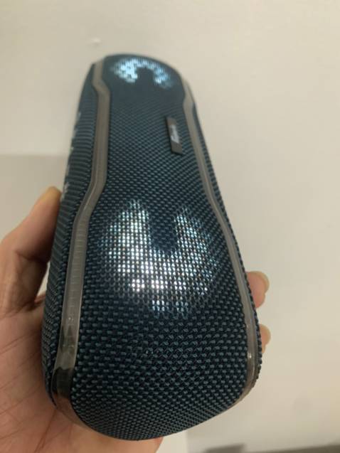 Loa đẹp. Nghe âm chất lượng. Có thêm chức năng gõ trống hay ghê.