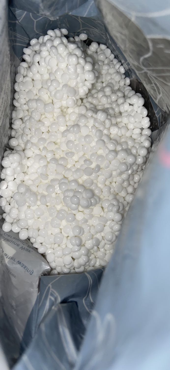 Chất sáp dẻo quá nên phải đợi hơi lâu, kéo khá dễ đứt, phù hợp với da nhạy cảm, không bị đỏ sau khi wax