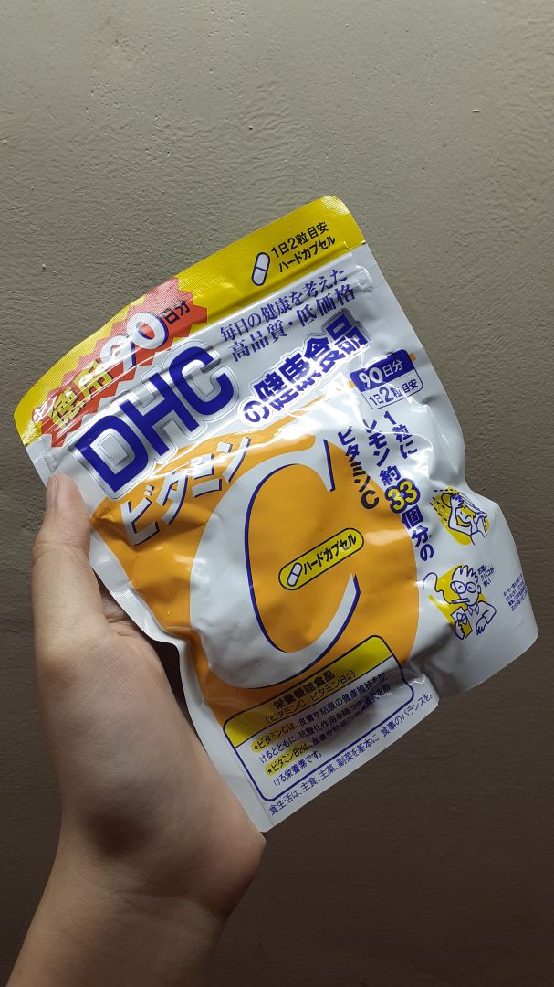 dùng được hơn 1 tháng rồi nhưng hiệu quả thì chưa thấy gì ? mình có người chị sống ở Nhật 3 năm, chị nói DHC uống cũng được nhưng phải dùng mấy năm mới thấy có hiệu quả, chứ thật ra vài tháng uống cũng chưa có gì đâu, DHC ở Nhật thuộc hàng tầm trung chứ không phải tốt lắm, phải kiên trì vài năm mới bắt đầu có hiệu quả. Bạn nào muốn vài tháng có kết quả liền thì suy nghĩ lại nha. Còn shop giao hàng thì đóng gói cẩn thận, không có gì để chê. Tks shop