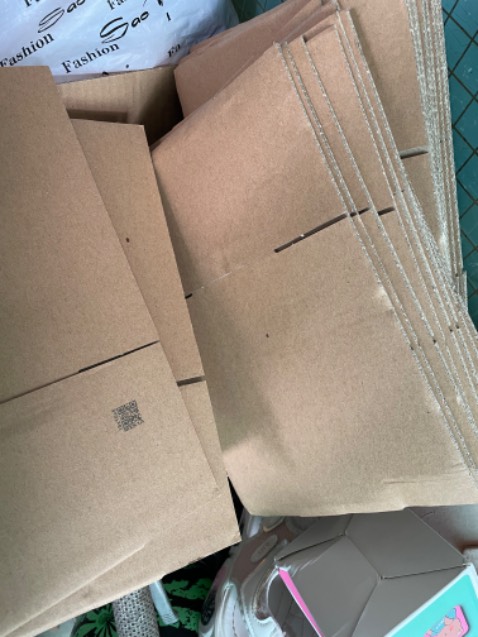 Hết hàng thì phải báo, cái này lại chèn vào 20 hộp loại thường, trong khi t mua 100 hộp loại tốt có in hình. Shop chèn vào 20 hộp không có hình nó mỏng hơn.