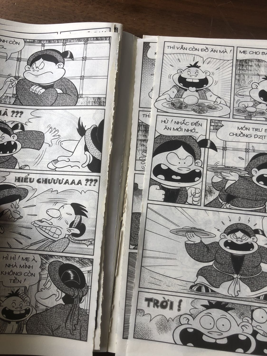 Chất lượng sách mua tại nhà sách Fahasa và Fahasa tiki khác nhau. Sách mua tại nhà sách đọc muốn rách cũng ko bị tình trạng như thế này. Đã gửi khiếu nại trên tiki. Sách này mình mới nhật 5p lật qua lật lại bị tình trạng như hình.
Đã bị tình trạng này nhiều lần.