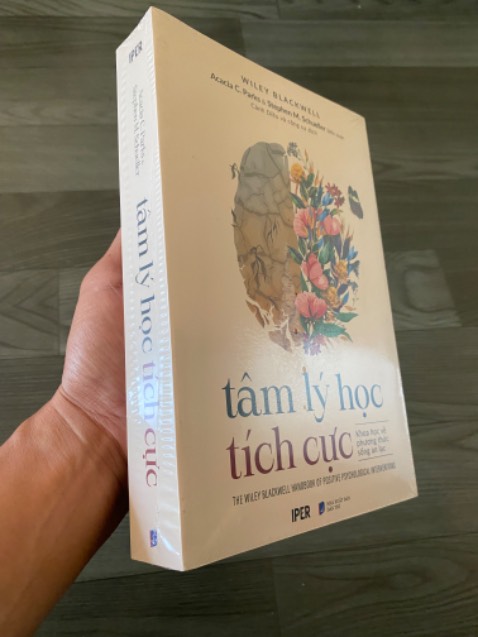 Sách đến tay mới tinh nguyên seal, ko cấn móp gì, cảm ơn Tiki.