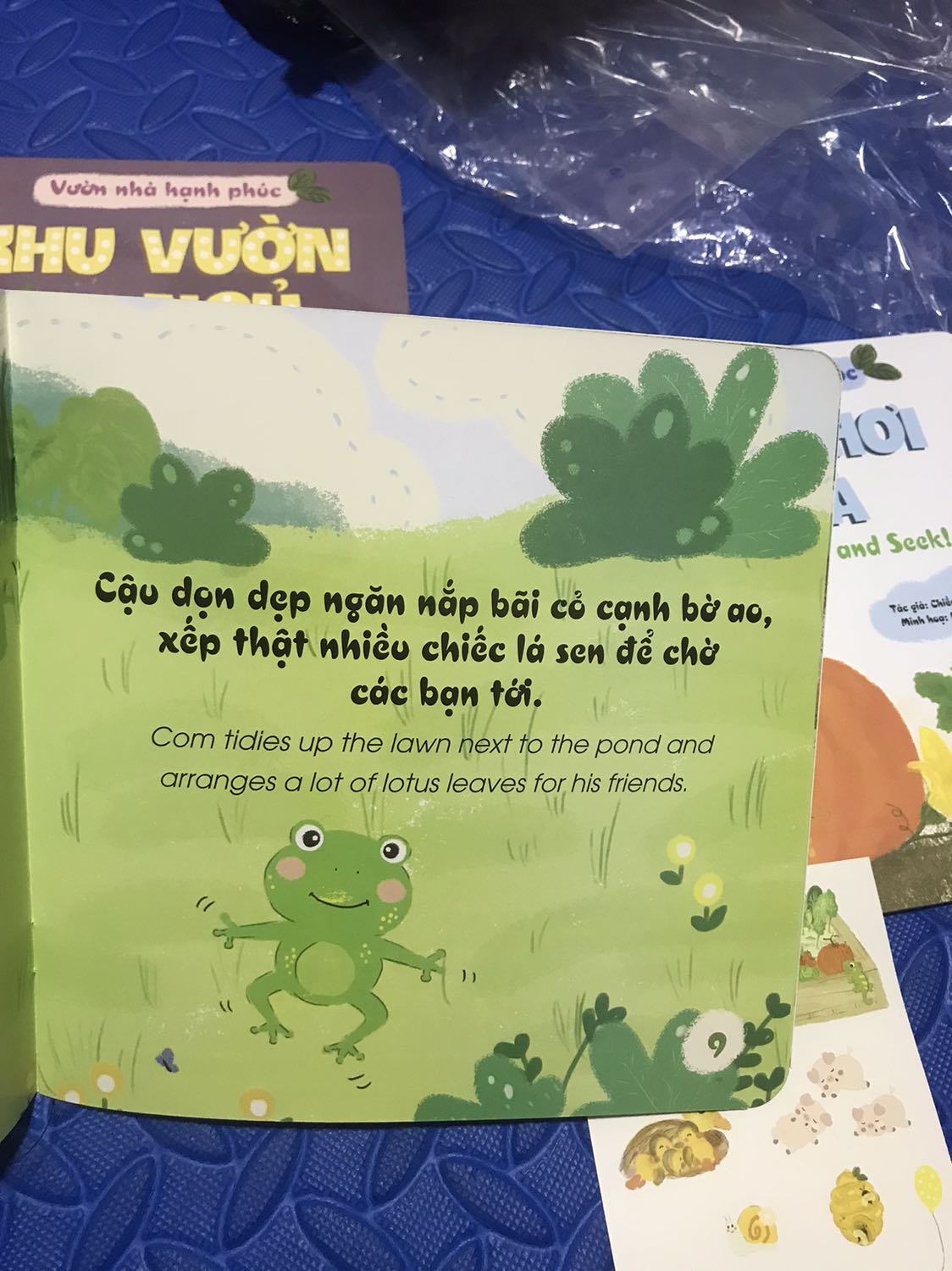 Shop đóng gói cẩn thận. Sách màu sắc tươi sáng. In màu dày dặn. Nội dung về chơi trốn tìm, sinh nhật, thiên nhiên ban đêm. Chủ đề không mới nhưng bội dung mới, hình vẽ dễ thương. Áp mã còn 93k. Bé rất thích