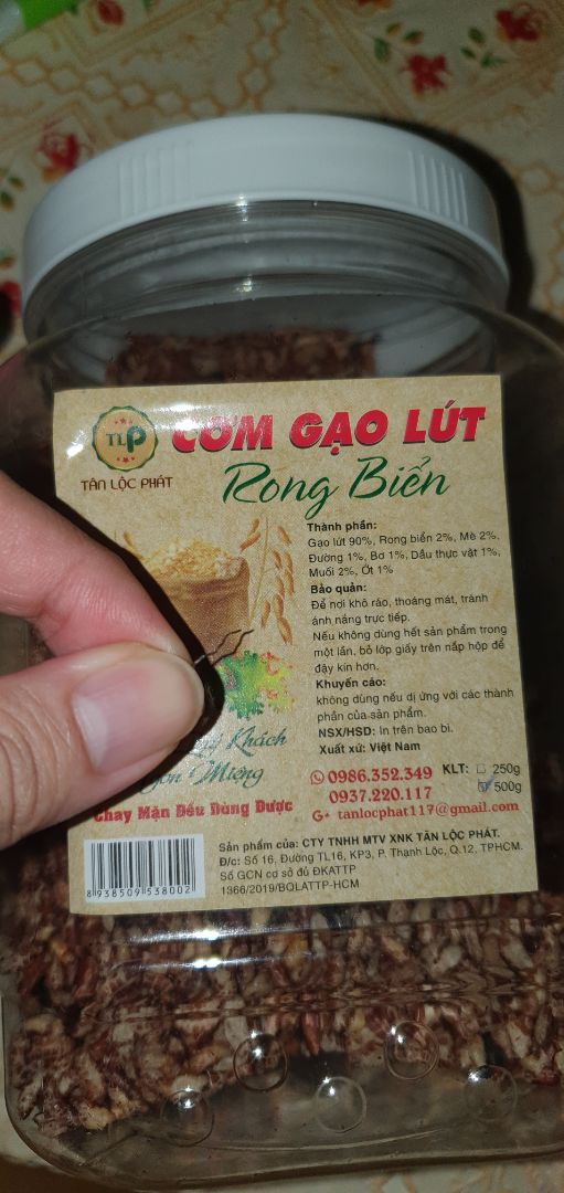 Mọi người ăn cẩn thận nha, nguyên cọng kẽm, cũng may là không nuốt xuống bao tử.
Sản phẩm dùng ngon nhưng kiểu này thì không dám ăn nữa...