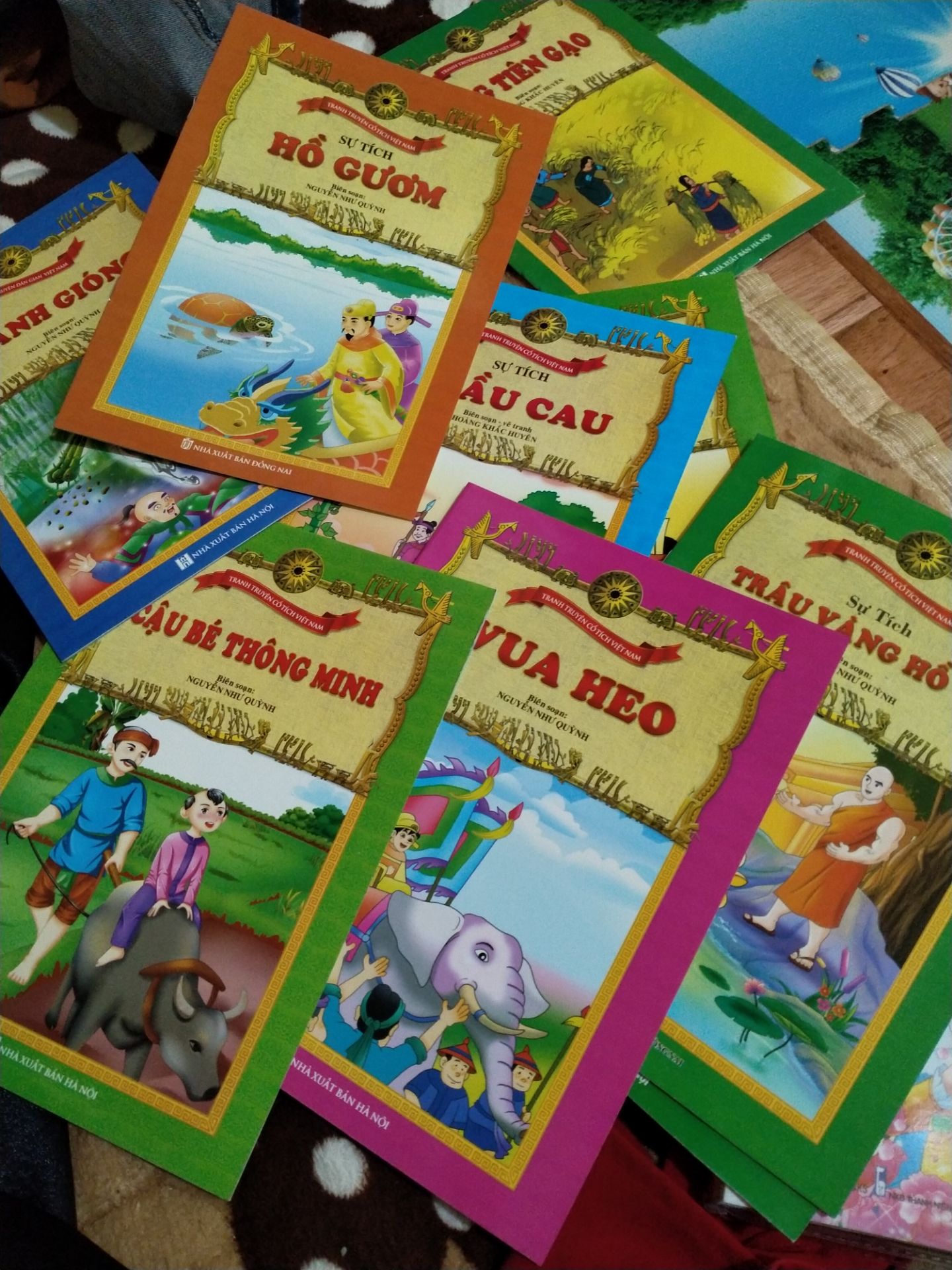 giáo hàng k đúng  với hình, toàn những truyện lạ k giống với bài đăng .giao còn bị  trùng 2 quyển.đề nghị tiki đổi cho mình