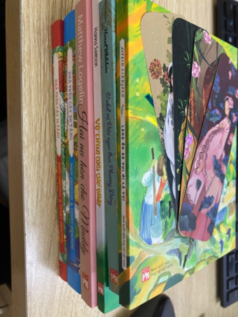 Mình được nhận quà tặng rất dễ thương, sách mới tinh