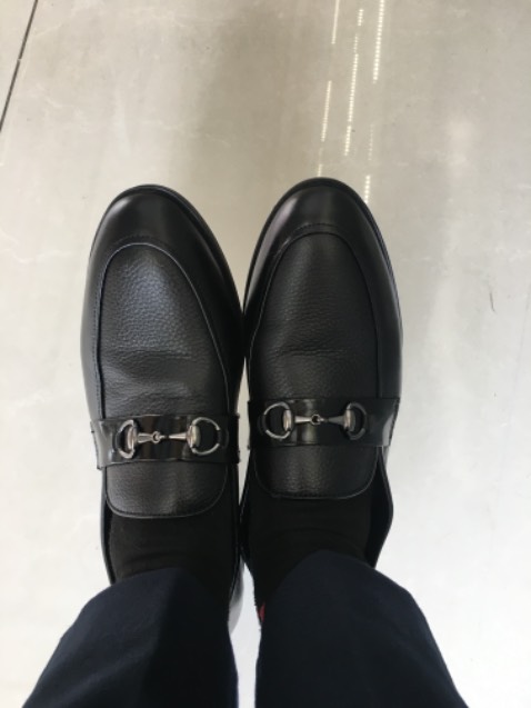 Da mềm, đế êm không bị tiếng kêu cộp cộp. Độ hoàn thiện tạm được Da mềm, đế êm không bị tiếng kêu cộp cộp. Độ hoàn thiện tạm được