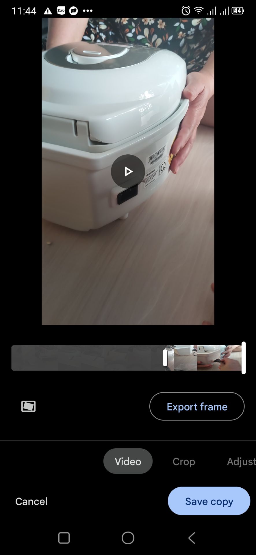 Chân cắm điện trên thân nồi mỏng manh, lỏng lẻo, chỉ có 2 chấu dẹt bé xíu. Có quay video mô tả mà Tiki không cho up video. Mùi nhựa nhiều phải khử bằng trà và chanh. Lòng nồi thì dày dặn nhưng xới cơm thấy không dóc. mới nấu đc 1 bữa cơm trắng. hi vọng không phát sinh vấn đề gì khác Chân cắm điện trên thân nồi mỏng manh, lỏng lẻo, chỉ có 2 chấu dẹt bé xíu. Có quay video mô tả mà Tiki không cho up video. Mùi nhựa nhiều phải khử bằng trà và chanh. Lòng nồi thì dày dặn nhưng xới cơm thấy không dóc. mới nấu đc 1 bữa cơm trắng. hi vọng không phát sinh vấn đề gì khác