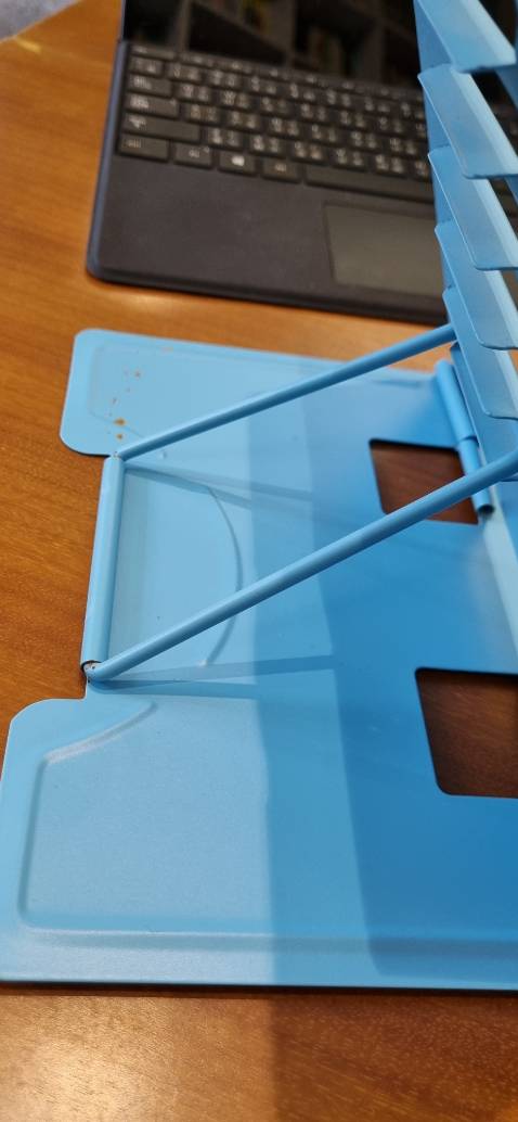 Hàng khách hoàn toàn so với ảnh. Mình mua là vì hình mấy con mèo đen. Đế bị cong vênh, han gỉ.