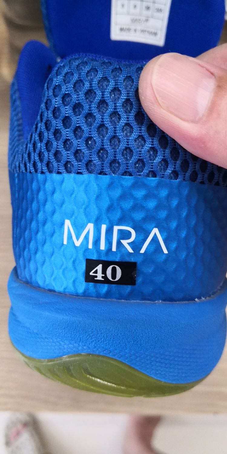 Mình đặt size 40 mà sao trong giày lại là size 39 ạ?