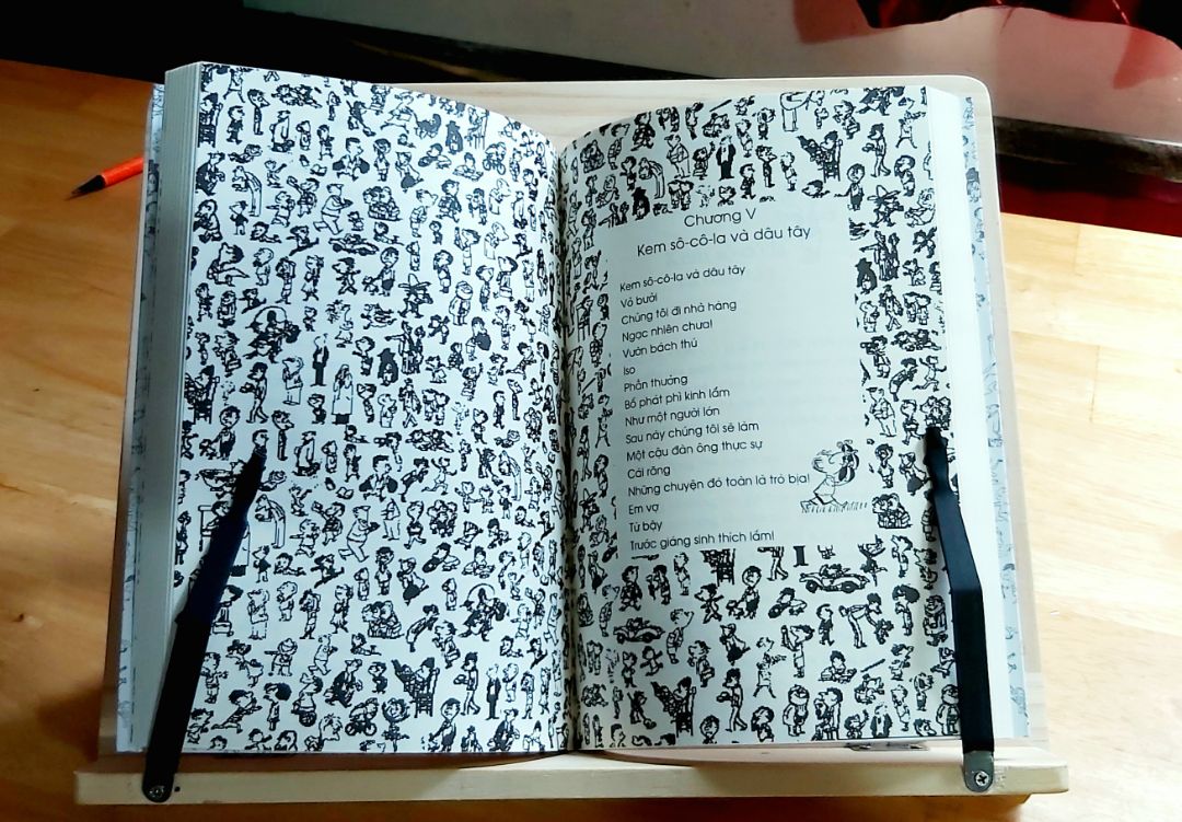 Mình đã xem phim, đã đọc tập 1 về câu nhóc này và quyết định mua tiếp tập 2, sắp tới là tập 3... 😋. Nội dung sách thú vị, hình thức đơn giản và ngộ nghĩnh. Giá tiền hợp lý. Dù đang trong giai đoạn cách ly nhưng dịch vụ Tiki đảm bảo vẫn giao hàng đúng hẹn. Nhân viên Tiki thân thiện và nhắc KH thực hiện 5k trong mùa dịch. Thanks!