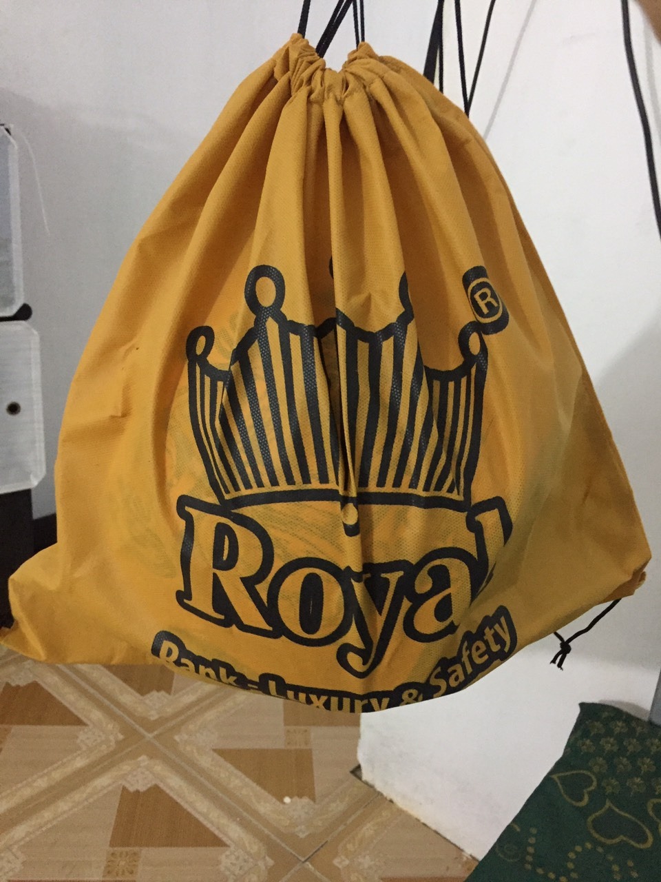 Sp với kiểu dáng đẹp, hoàn thiện đủ tốt, kính âm và lót có thể tháo rời là điểm cộng lớn cho sp. Hài lòng.