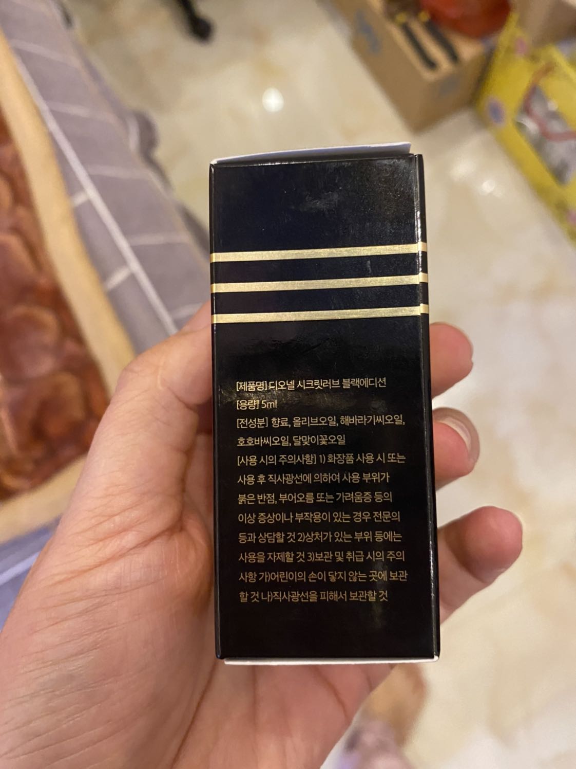 Với mình đã dùng loại này 3 năm miễn chê về mùi hương luôn .. tất cả đều đạt 5* cả khâu giao hàng tiếp tục ủng hộ shop