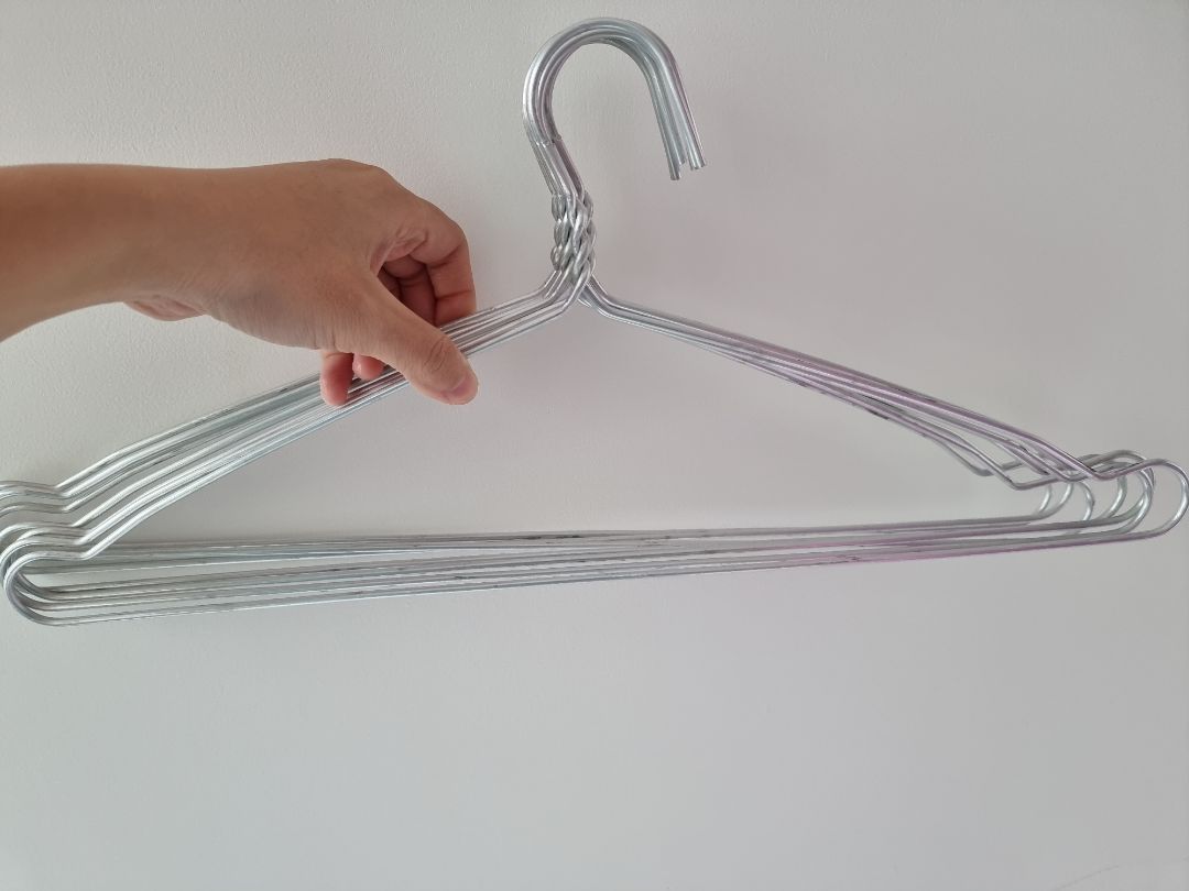 Mắc áo dùng rất ok, cuộn 1 chục một, tấm thảm cũng như mô tả, đóng gói cẩn thận, giao hàng nhanh. Mình ưng ý, thank shop