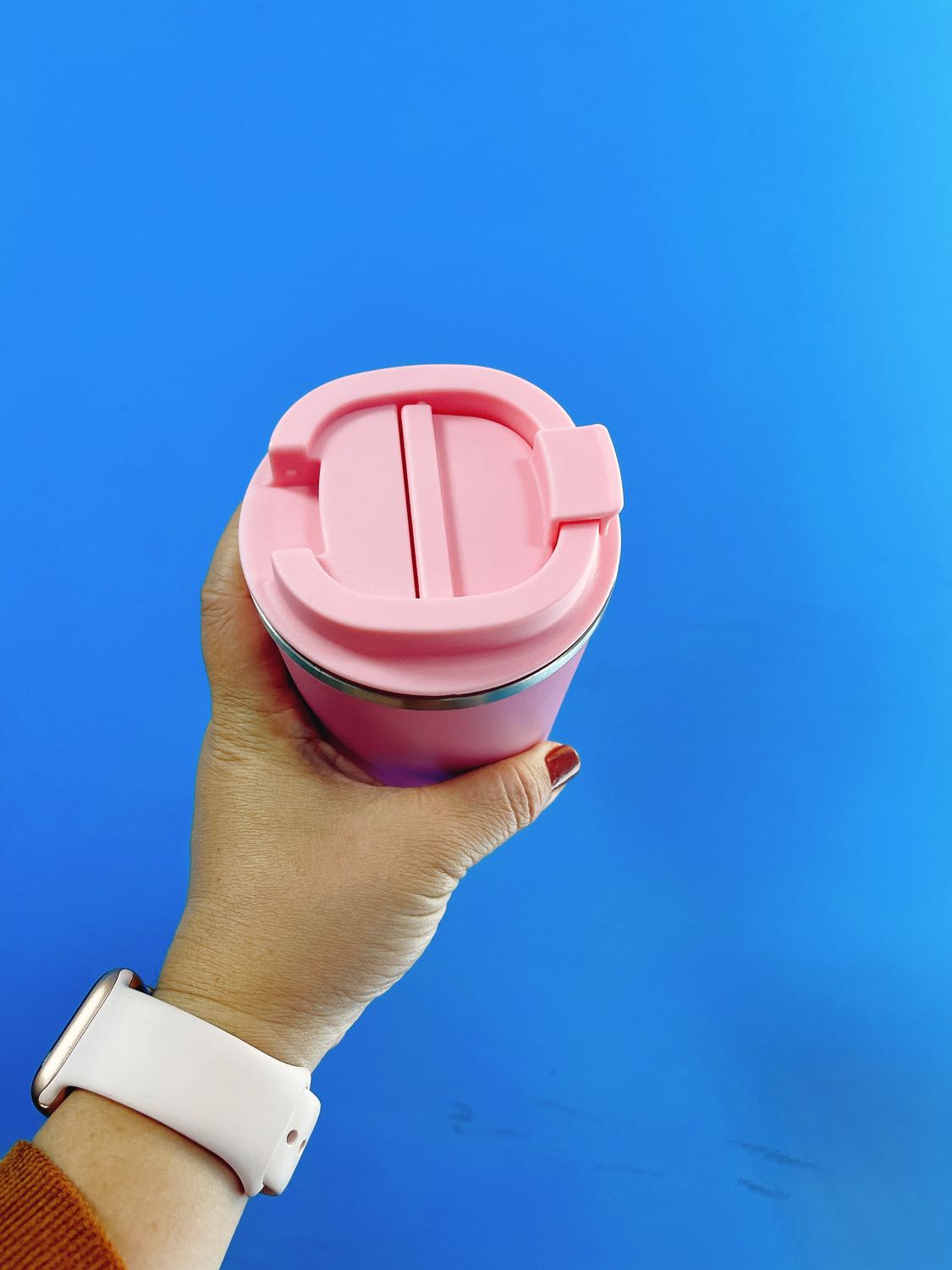 Một trong những chiếc ly mình yêu Thích 
Màu: hồng phấn cho cô nàng hơi thor
Đáy ly có cao su chống trượt 
Ron cao su làm nước ko rò rỉ ra khi nghiên
Thiệt là hài lòng vs item này! 
Nên mua nghen!