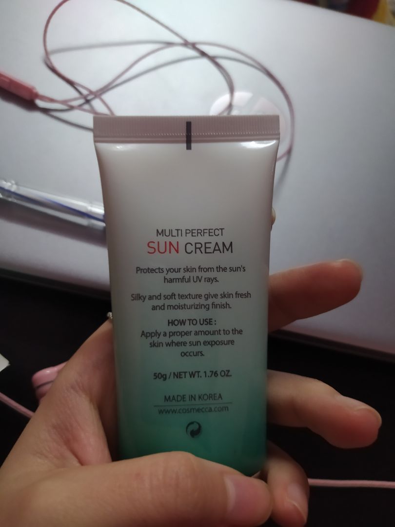 Thời gian giao hàng nhanh. Nói về chất lượng thì mình thấy dùng kem chống nắng bên shop cực thích luôn ý, không hề bị kích ứng da, mình đã phải thay đổi rất nhiều loại kem chống nắng rồi mà giờ mới tìm được chân ái. Cực kỳ ưng luôn.