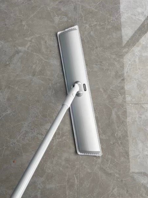 Trước đó đã mua 1 cây loại 40cm của shop nên giờ quay lại mua thêm thì thấy có cây 50cm nè, chỉ thêm 10k thôi mà cái bản lau cảm giác to gấp đôi á. Chất lượng thì khỏi bàn ròi vì chim ưng nên mới quay lại mua chớ hehe. Đợt trước thì được tặng kèm 1 chổi cọ tolet, đợt này mua được tặng thêm 1 bông lau thay thế, cái này mình thấy rất cần thiết và tiện, không phải mua thêm. Shop tâm lý dã man, mua cái gì cũm được tặng hết á. Chúc shop làm ăn phát đạt, phổ biến thương hiệu cũng như sản phẩm đến nhiều khách hàng hơn nữa nhé! Sản phẩm tốt nên được nhiều người biết đến hơn