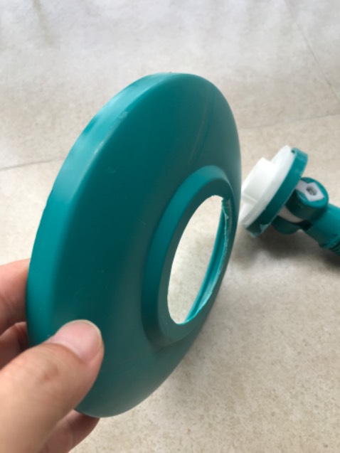 Tôi viết đánh giá này không phải để dìm hàng mà mô tả cụ thể chất lượng sp bằng trải nghiệm của chính mình: Hàng mỏng mảnh, không chắc chắn. Tôi dùng được 1 tháng đã hỏng. Đặc biệt cái cổ của cây lau rất ật ưỡng, đang xoay để vắt thì lại ật ngang ra. Chán!