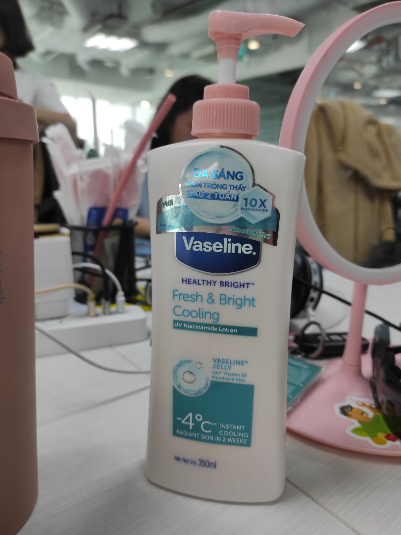 sản phẩm dùng tốt, dưỡng trắng hiệu quả, ko nhờn rít