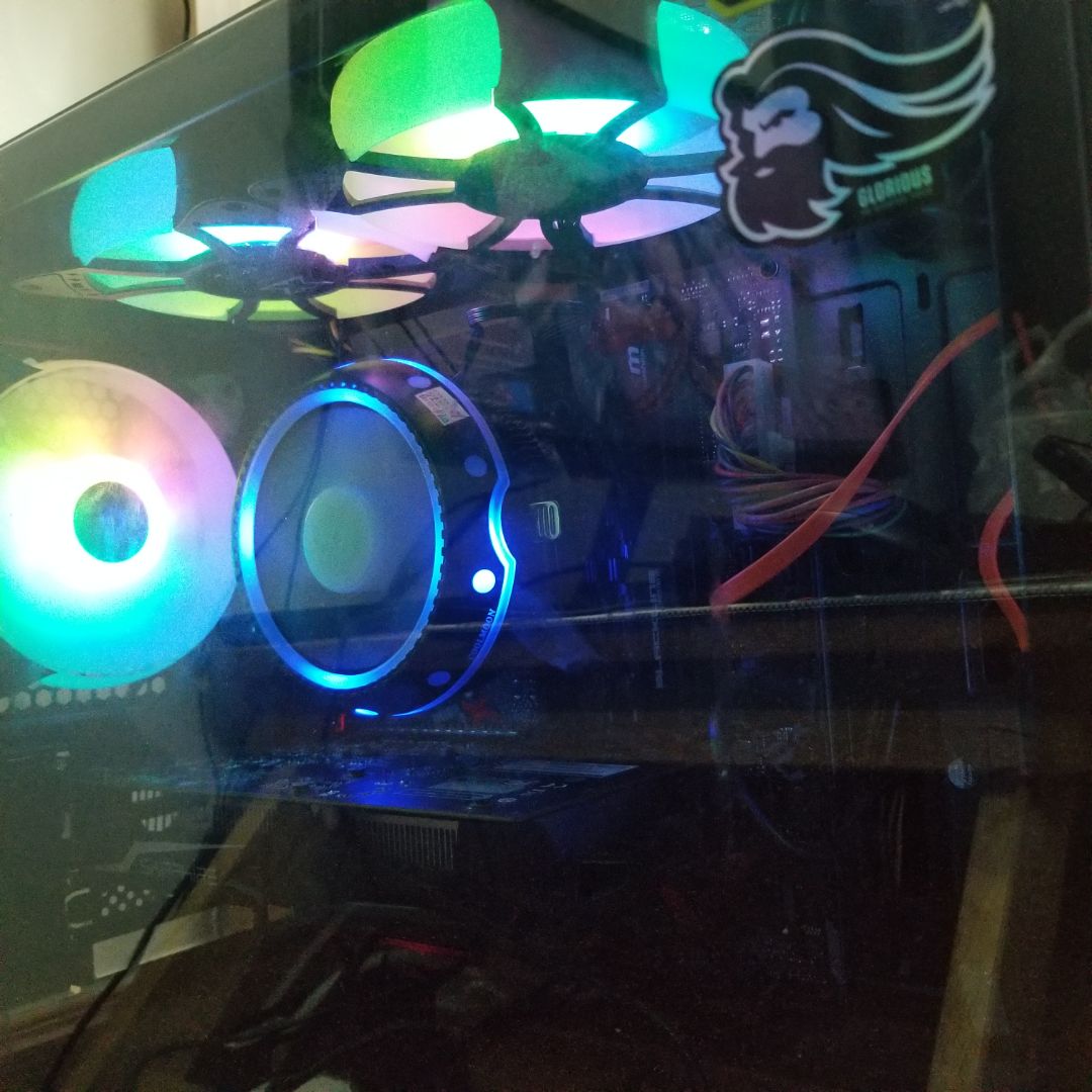 hàng đầy đủ、 nhưng hơi khó lắp 1 tí. màu sắc OK. mà nên để 1 màu RGB thôi. đổi màu làm không hợp với bộ fancase hiện tại.