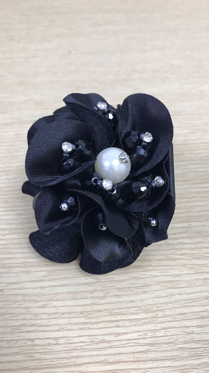 Sản phẩm đẹp, chắc chắn. Tuy nhiên phù hợp tóc nhiều vì kẹp hơi nặng dễ tuột nếu tóc ít.