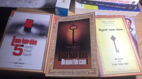 Sách hay, đọc đi rồi sẽ thay đổi cách nhìn nhận cuộc sống, Luật Hấp Dẫn - Khi ta có cái nhìn tích cực hơn trong cuộc sống sẽ nhận lại điều tốt đẹp, ngược lại suy nghĩ tiêu cực sẽ nhận lại điều tiêu cực