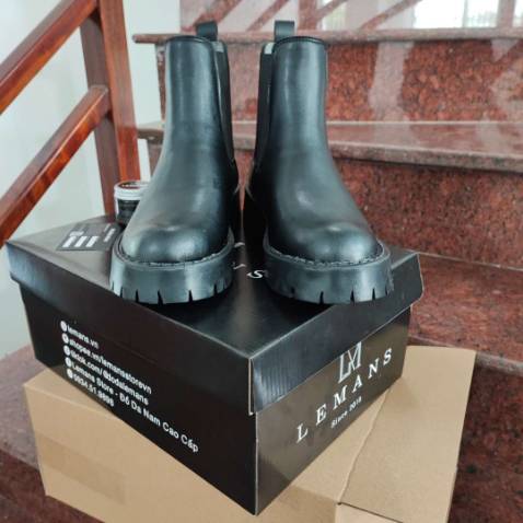 đôi giày này chấm cho 10/10 điểm lun. Đáp ứng hết các tiêu chí đẹp, chất lượng tốt. Combo thêm shop dễ mến, sẽ giới thiệu bạn bè đến mua của shop