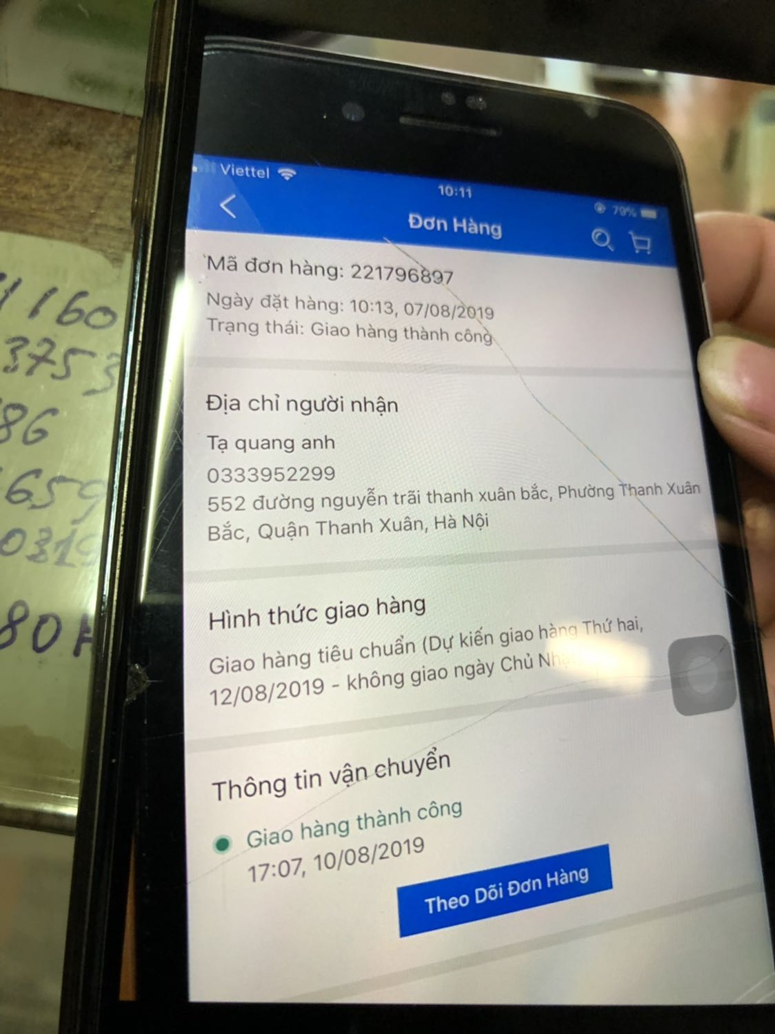 Máy bị hóng lóc sao còn bán cho khách hàng.cho xin hoá đơn để đi bảo hành