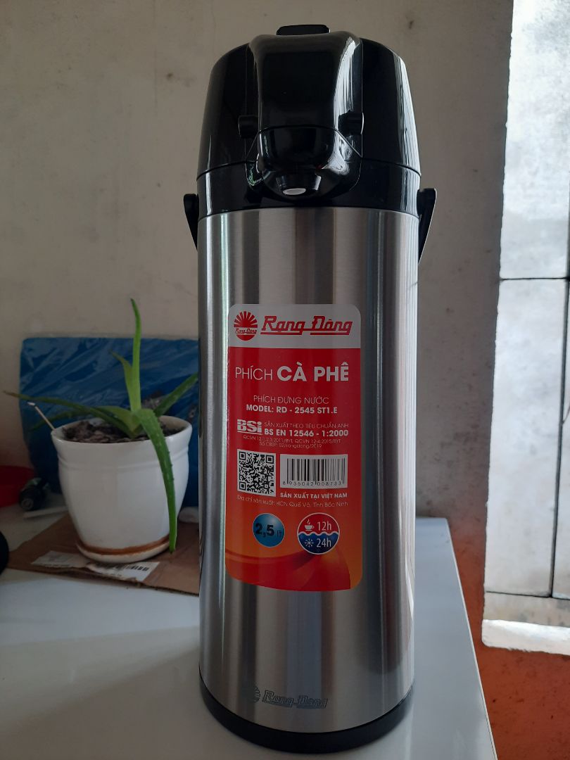 Tiki đóng gói cẩn thận. mình rất hài lòng về phích nước nóng này, rất tiện ích. mấy a có vợ sắp sanh nên sắm để dành cho vợ pha ngũ cốc hay pha sữa cho bé rất tiện. giữ nóng lâu , còn chất lượng độ bền xài một thời gian lâu mới biết đc
mình mua của nhà cung cấp Huyền Châu Bùi