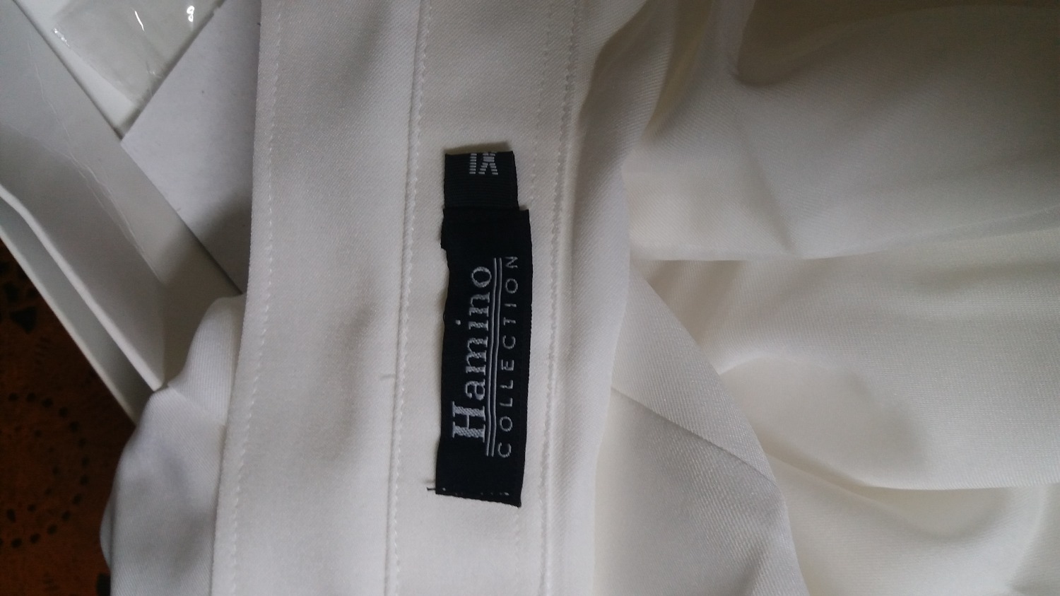 Mình mua rất nhiều hàng của Tiki toàn là điện thoại bao giờ giao hàng cũng chuẩn và chất lượng không cần phải kiểm tra. Nên chủ quan lần này có cái áo có vài trăm không đáng mất thời gian cho shipe phải chờ đợi thì lại bị ***. Mua áo Viêt tiến thì gửi áo Hamino vừa bé lại mỏng như cái giẻ lau xe ko biết dùng vào việc gì hay bỏ vào sọt rác. Đề nghị Tiki xem lại tư cách của shop này, làm ảnh hưởng đến uy tín cửa hàng. Mình mua rất nhiều hàng của Tiki toàn là điện thoại bao giờ giao hàng cũng chuẩn và chất lượng không cần phải kiểm tra. Nên chủ quan lần này có cái áo có vài trăm không đáng mất thời gian cho shipe phải chờ đợi thì lại bị ***. Mua áo Viêt tiến thì gửi áo Hamino vừa bé lại mỏng như cái giẻ lau xe ko biết dùng vào việc gì hay bỏ vào sọt rác. Đề nghị Tiki xem lại tư cách của shop này, làm ảnh hưởng đến uy tín cửa hàng.