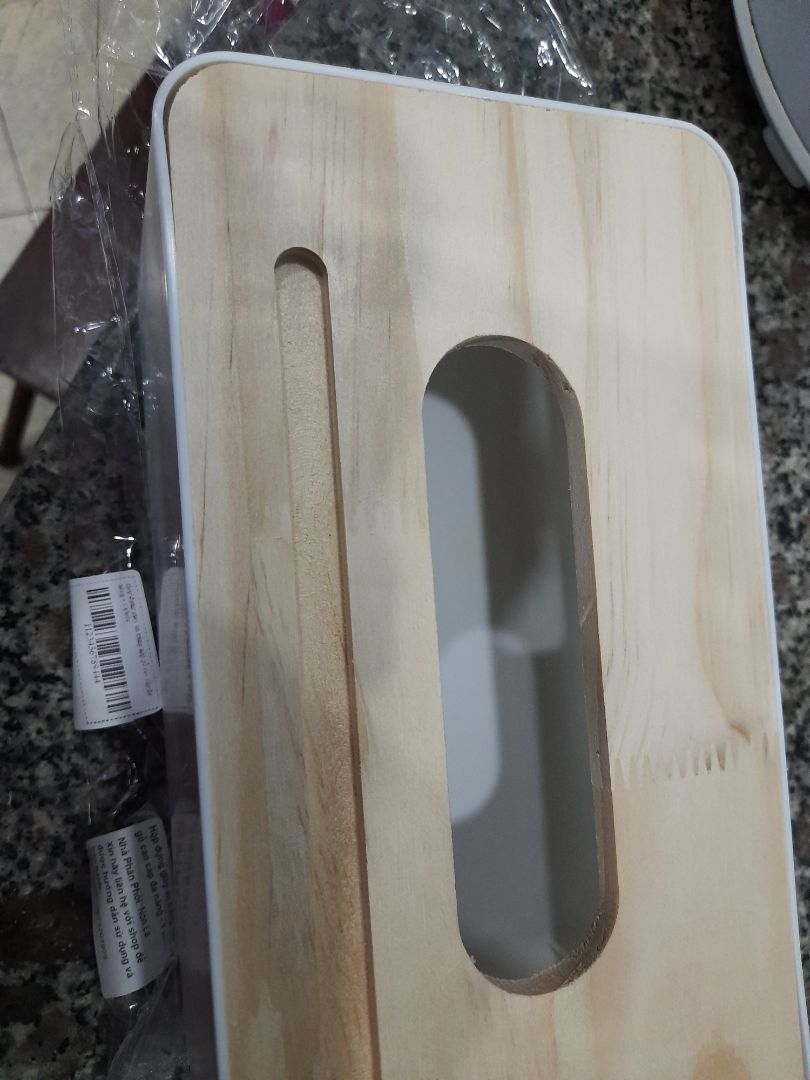 Sản phẩm dù rẻ hơn cũng không nên mua.
- Gia công sơ xài, gỗ ko dc mài nhẵn
- Nắp ko khít với kích thước hộp
- Hoàn toàn ko thể gác được điện thoại