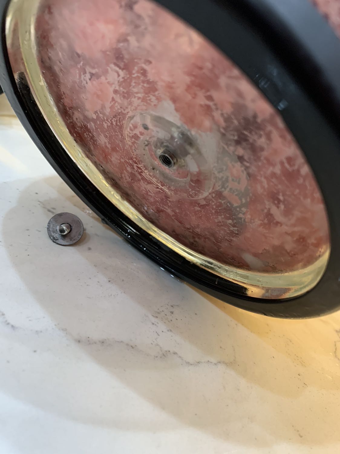 Máy lởm :
Ốc giữ dao cắt dễ tuột, xay 10s là tuột.
Dao cắt thịt phần trên cực kỳ dễ tuột nên gần như dao trên không thể sử dụng.
Mình đã mua và thấy tiếc khi sử dụng nó trong khi tầm tiền có nhiều lựa chọn tốt hơn. Máy xay này coi như bỏ :)