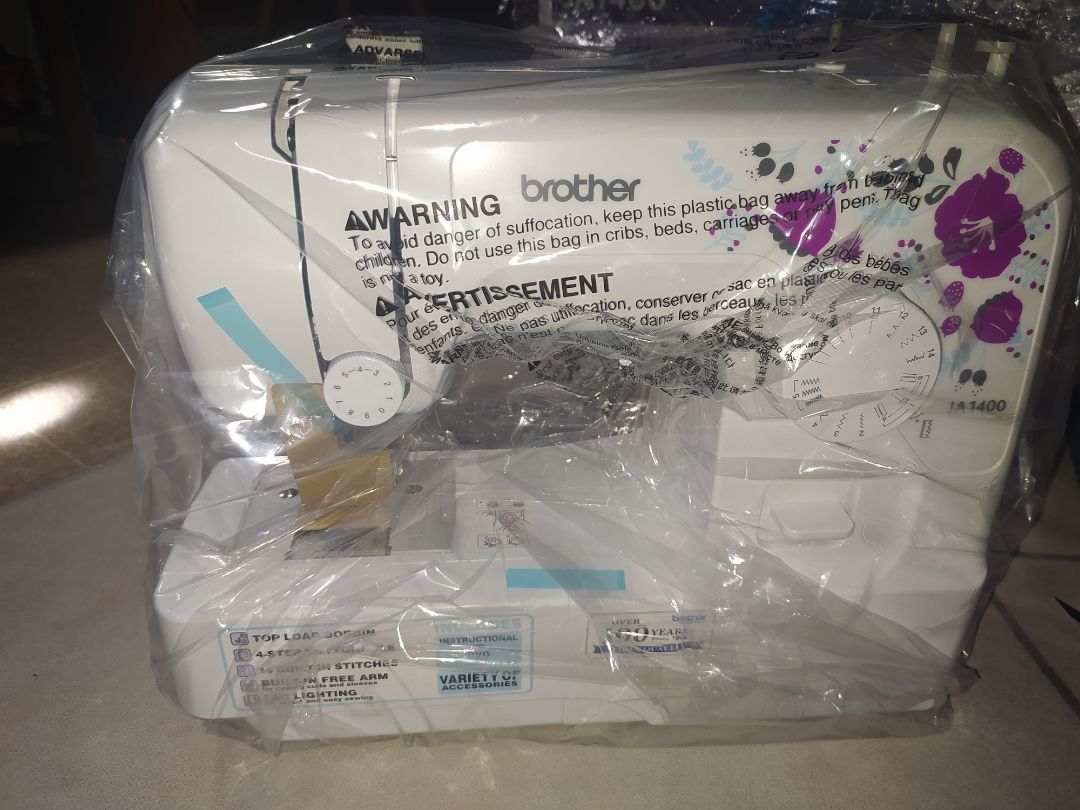 giao hàng y hình. có phiếu bảo hành. máy chạy êm. đa chức năng. dễ sử dụng. tóm lại nếu ai dùng may vá trong gia đình thì rất ổn luôn nha