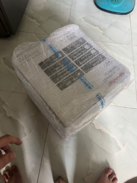 Đóng gói kĩ, khui ra thấy sp nguyên vẹn. 10 điểm, chưa dùng nồi chiên không dầu lần nào, mà thấy nồi cũng to, 2 người ăn chắc nấu dư sức. Thấy brand là của Sharp nên cũng yên tâm. Thanks tiki.
