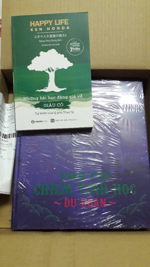 sốp đảm bảo sách không bị gãy góc, có màn bọc bookcare, sách tặng kèm theo cũng chất lượng không bị gãy góc gì hết. nội dung bên trong chi tiết, kỹ thuật in ấn sạch đẹp. xứng đáng giá tiền. điểm 10 cho chất lượng